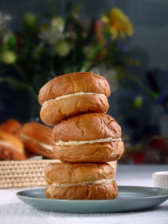 Image for /Cream Buns.png